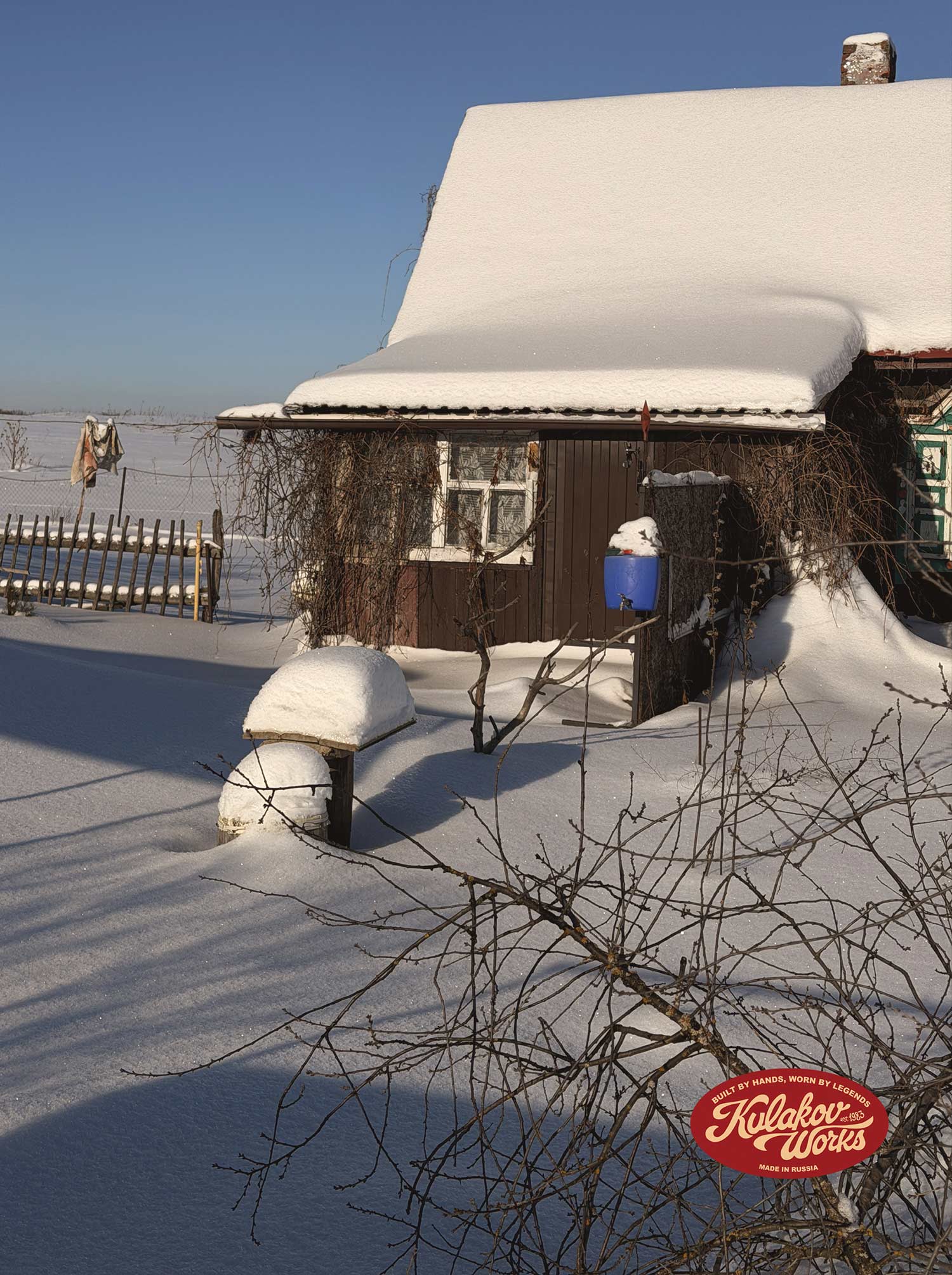 Деревенский дом из моего детства в снегу
