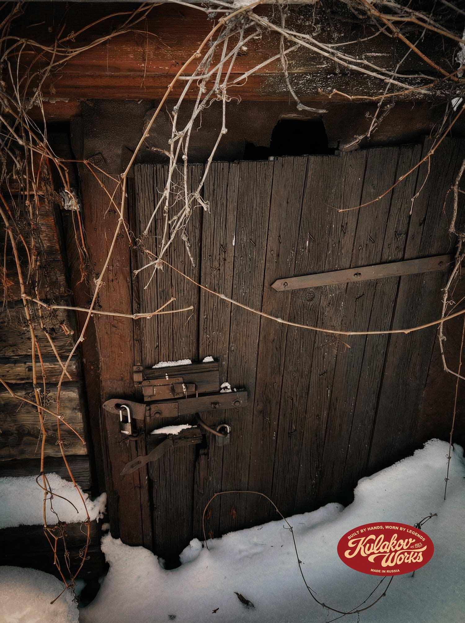 Дверь деревенского сарая