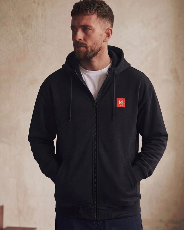 Черная худи с горлом на молнии