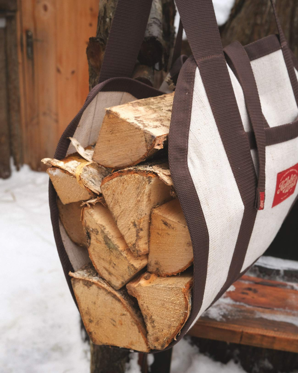 Сумка для переноски дров бежевого цвета с карманов и длинными ручками