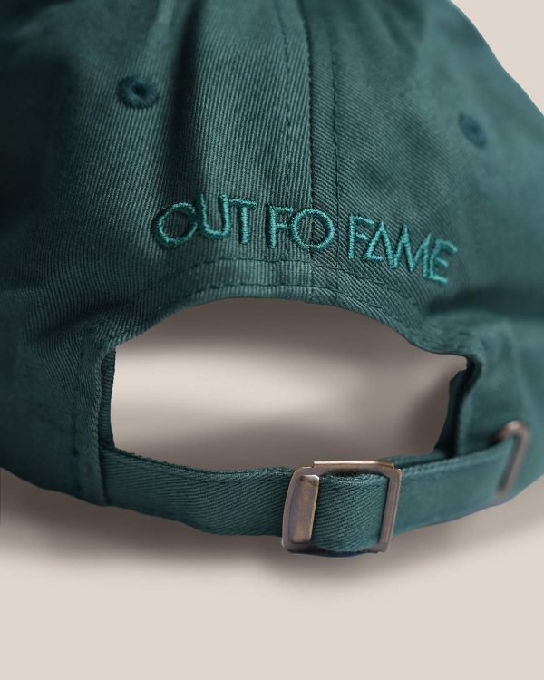 Бейсболка зеленая с белой вышивкой OUT FO FAME